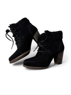 New UGG suede sheepskin lined analise heel boots Size 6 black